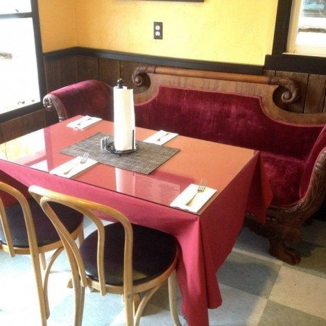 C St Bistro Fainting Couch Table
